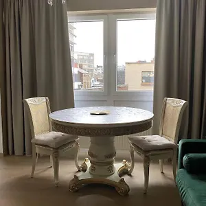 studio-montaigne.brusselshotelsbook.com/